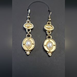 Vintage goldtone faux pearl dangling earrings